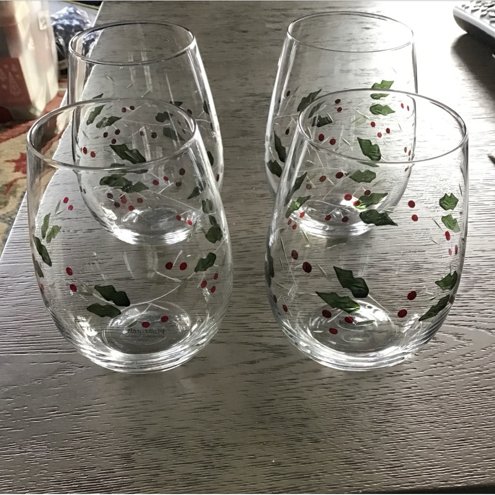 New Pfaltzgraff Set of 4 Christmas Stemless Wine Glasses GIFT